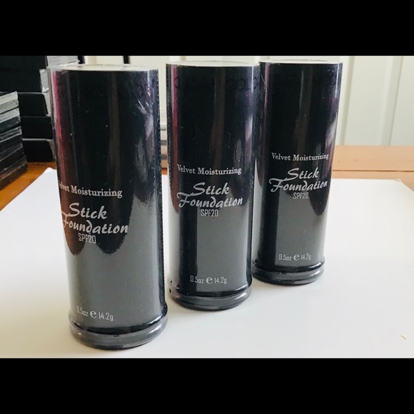 Kleancolor Velvet Moisturizing Stick Foundation each - Picture 1 of 3